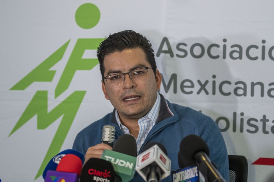 Álvaro Ortiz, titular de la AMFpro, en conferencia de prensa (Mexsport)