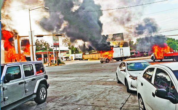 Las calles de Culiacán, como una auténtica zona de guerra. (EFE)
