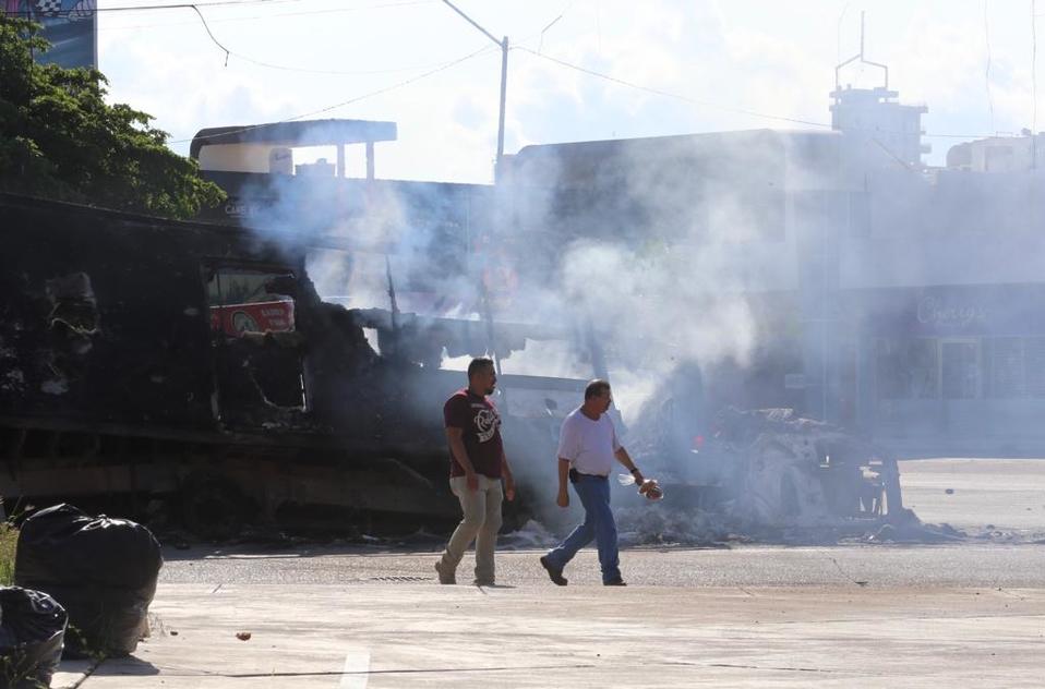 Habitantes de Culiacán ayer vivieron momentos de violencia en su ciudad. (Jorge Carballo)