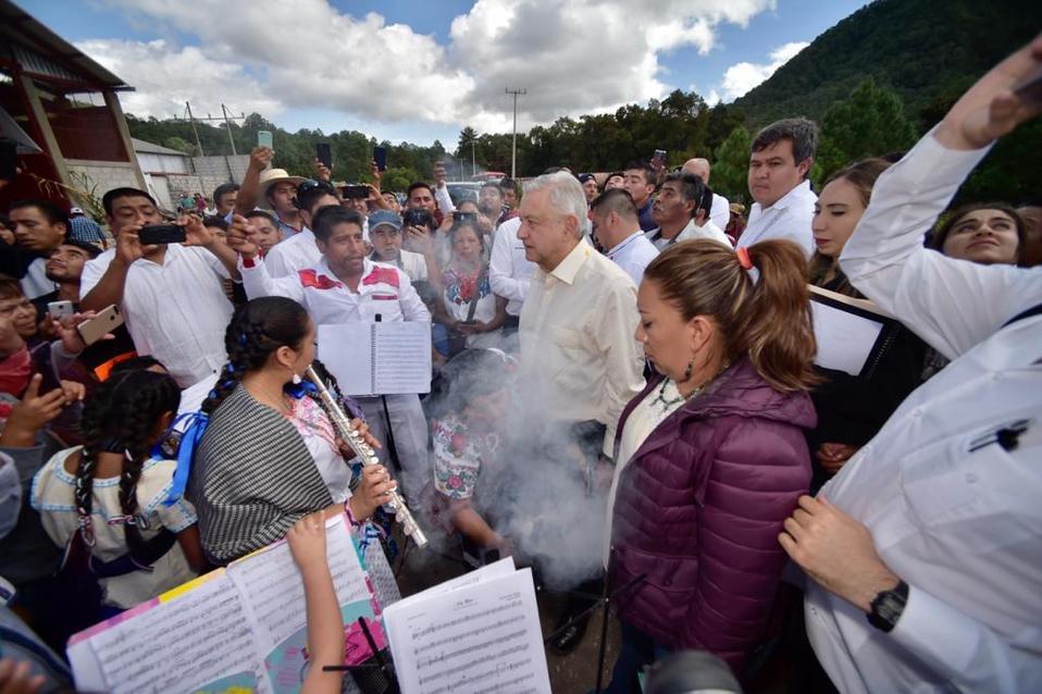 En Oaxaca, pobladores de Tlaxiaco hicieron una limpia a AMLO/Especial.