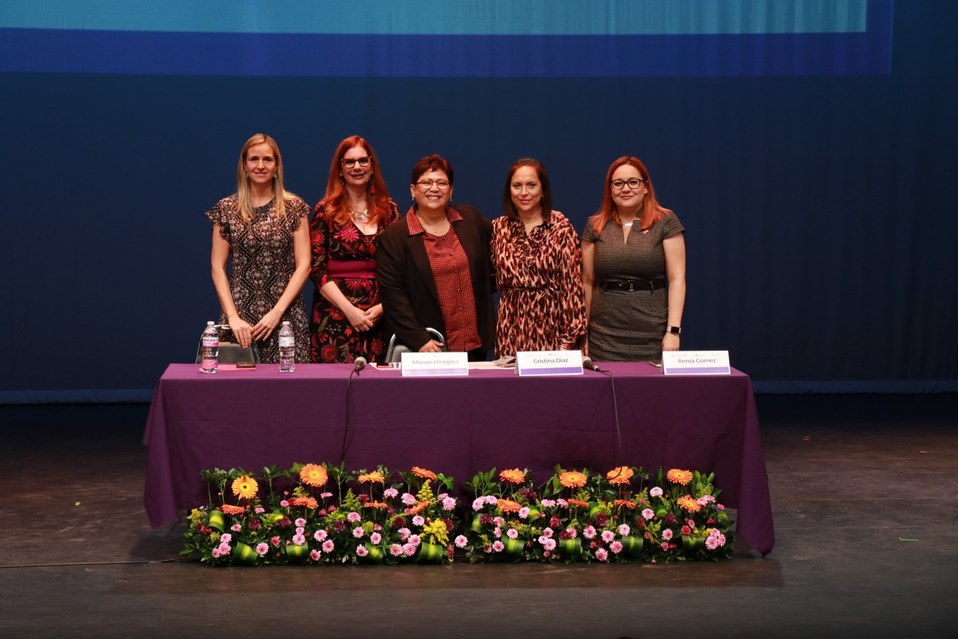 Se conmemoró el 66 aniversario del voto femenino. (Especial)