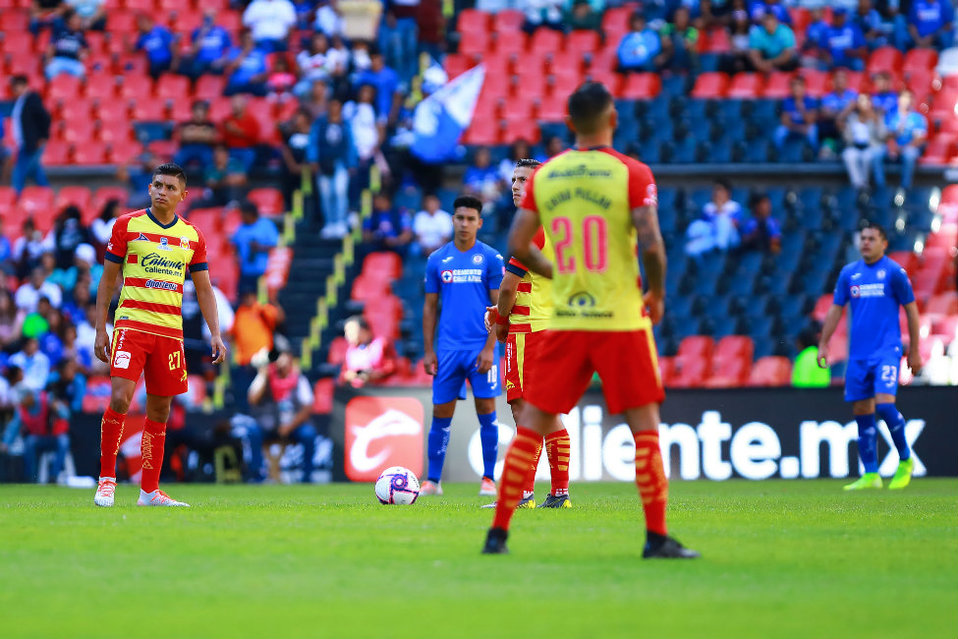 Cruz Azul y Monarcas se detuvieron durante un minuto (Imago7)