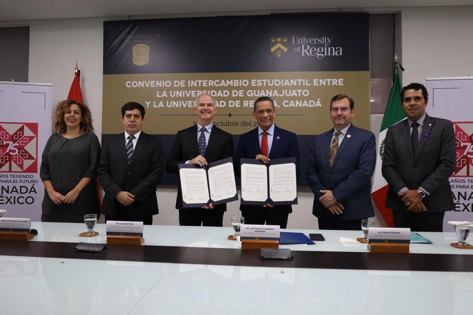 Firman convenio de intercambio UG y Universidad de Regina, Canadá