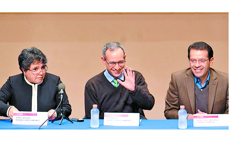 La oficial mayor de la SHCP, Raquel Buenrostro, y el subsecretario de Salud, Hugo López-Gatell. (Araceli López)