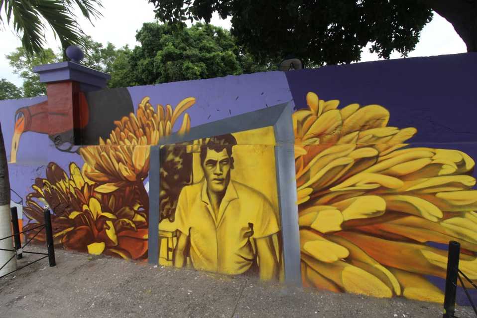 Pintan a 'Pepito El Terrestre', uno los icono de Tampico (Foto/Yazmín Sánchez)