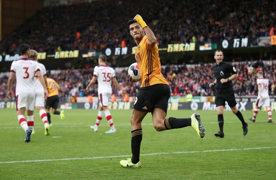 Raúl Jimenez tras su gol (Reuters)