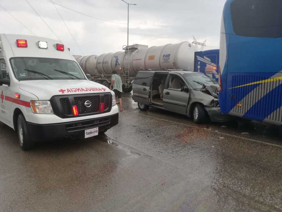 Choque en Avenida de la Industria deja dos lesionados (Foto/Anahy Meza)