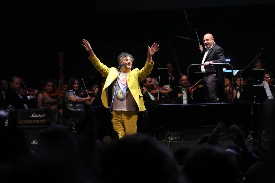 Foto: Especial / Gran recital ofrecieron Fito Paez y la OSUG.