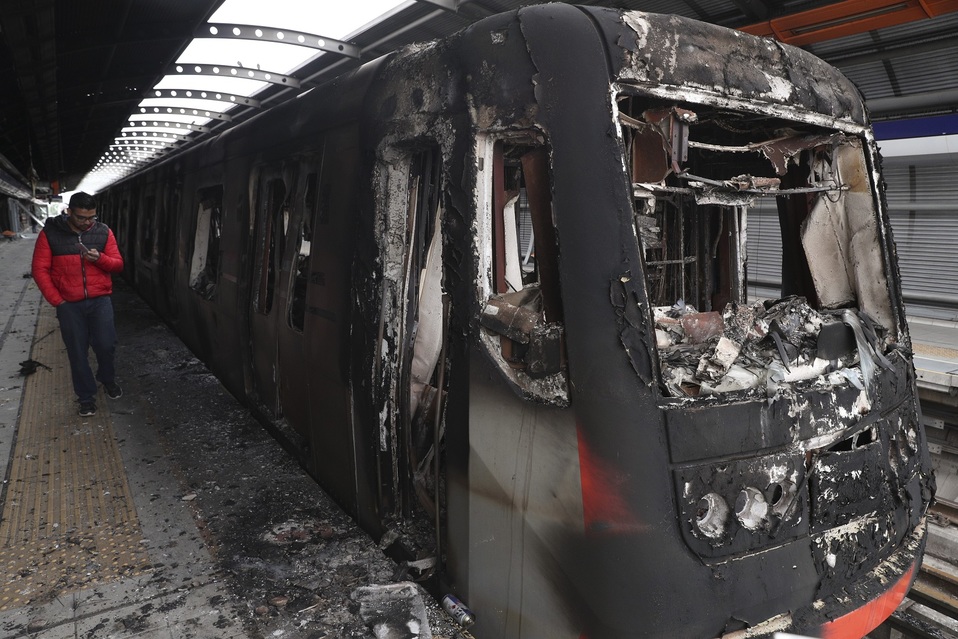 Las protestas han dejado 8 muertos en Chile. (AP)
