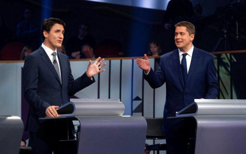 El primer ministro de Canadá, Justin Trudeua, (izq.) y el líder conservador Andrew Scheer. (AP)