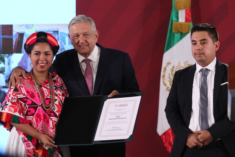 AMLO entrega Premio Nacional de la Juventud/Cuartoscuro.