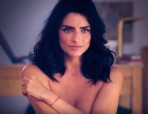 Eugenio Derbez regañó a Aislinn Derbez por su desnudo en 'La Casa de las Flores'. (Captura de Pantalla)