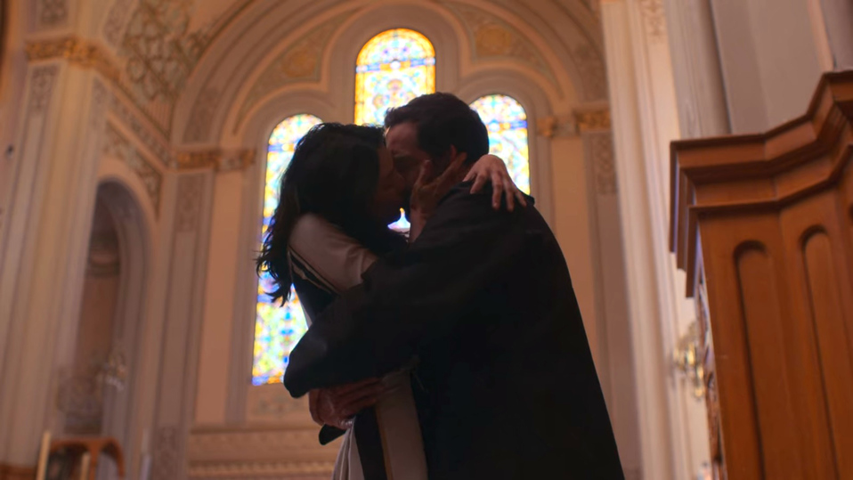 Flavio Medina es Simón en 'La casa de las flores' (Netflix).