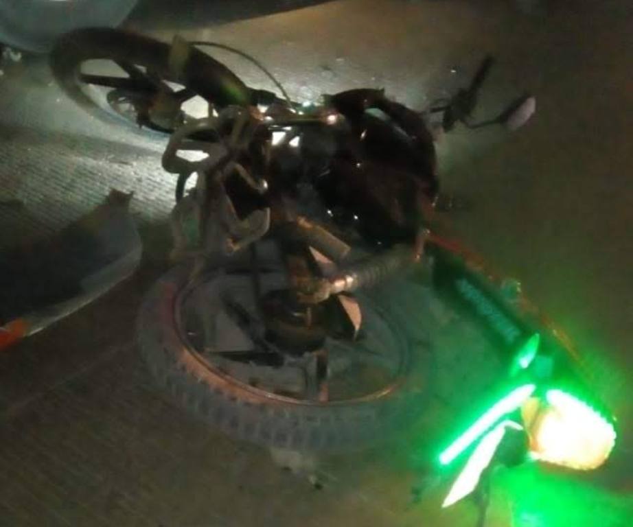 Motocicleta accidentada.