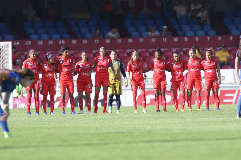 La protesta de las jugadoras de Veracruz Femenil previo a duelo ante Tigres (Imago7)