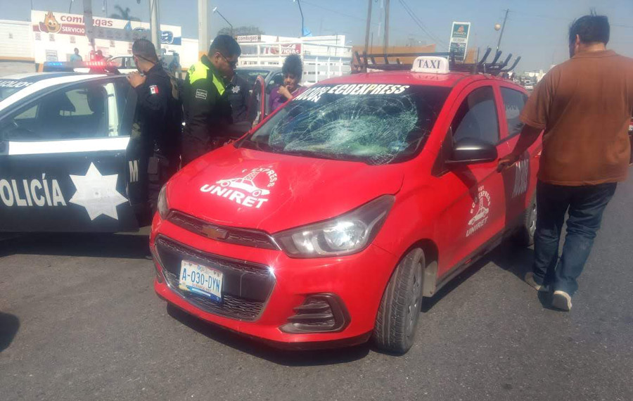 El accidente ocurrió sobre el bulevar Ejército Mexicano, a la altura del puente vehicular de San Ignacio. (Milenio Digital)