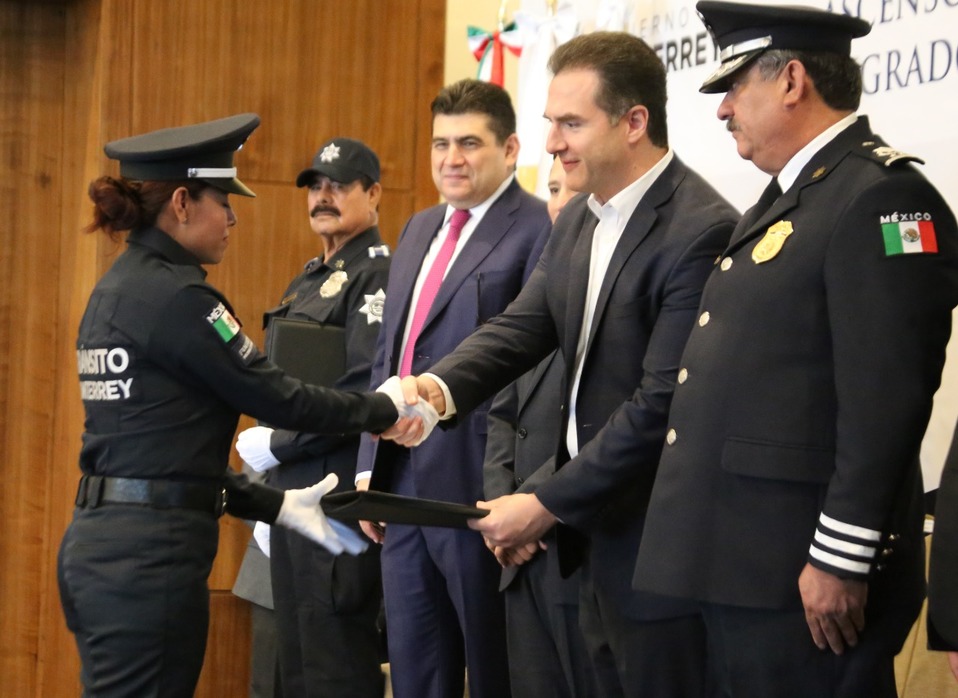 La ceremonia realizada en Cintermex fue encabezada por el alcalde Adrián de la Garza. (Foto: Raúl Palacios)