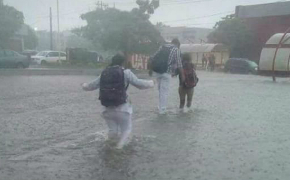 Estudiantes afectados por lluvias (Foto/Sandra Sosa)
