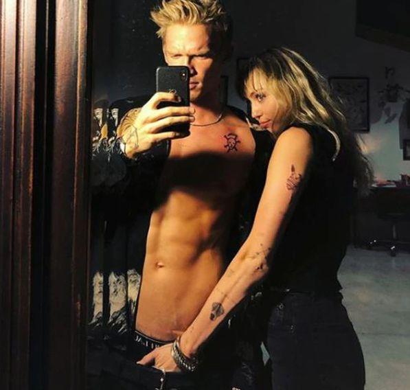 Miley Cyrus y Cody Simpson  y la polémica foto que compartieron en Instagram. (Instagram: codysimpson)