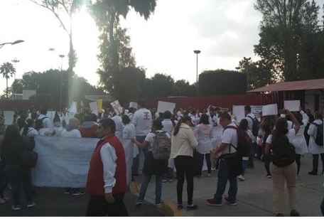 Químicos protestan en Cámara de Diputados. | Twitter @OVIALCDMX