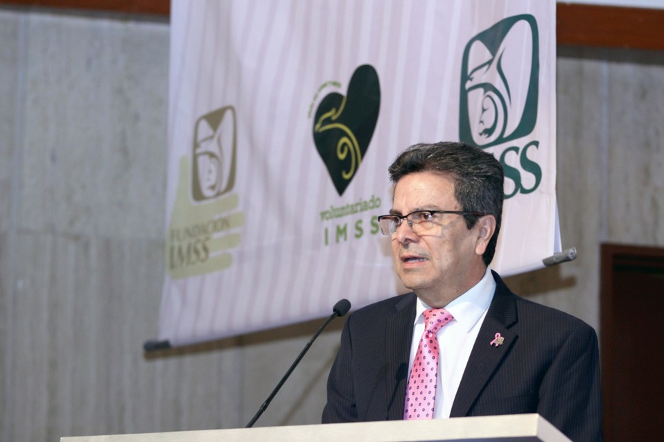 Víctor Hugo Borja Aburto, director de Prestaciones Médicas del IMSS, presentó el programa para detectar el cáncer de mama. (Especial)