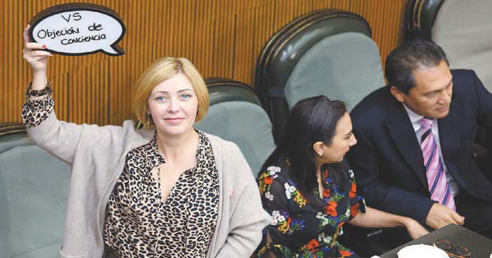 La diputada Claudia Tapia, de la bancada independiente, mostró su postura en torno al tema. JORGE LÓPEZ