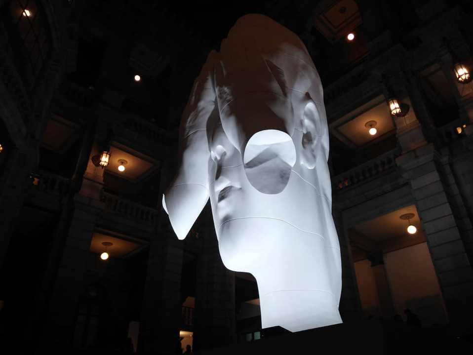 Escultura 'Behind the Walls', del artista Jaume Plensa,en Munal (Job Cabrera).