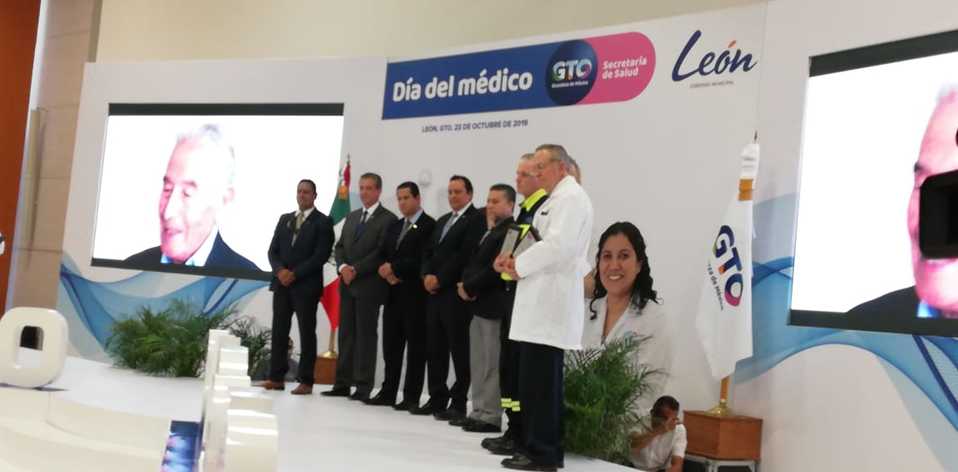 Médicos de Guanajuato fueron reconocidos por autoridades del estado.