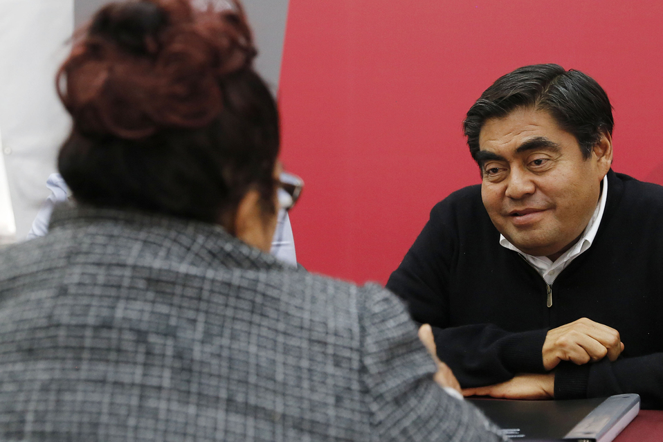 Miguel Barbosa Huerta, y los titulares de las dependencias escucharon y canalizaron a las áreas correspondientes para dar una respuesta. (Especial)