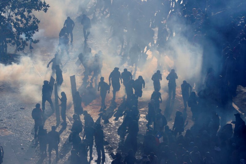 Un total de 18 personas han perdido la vida por los enfrentamientos que se han producido entre manifestante y fuerzas de seguridad. (AFP)