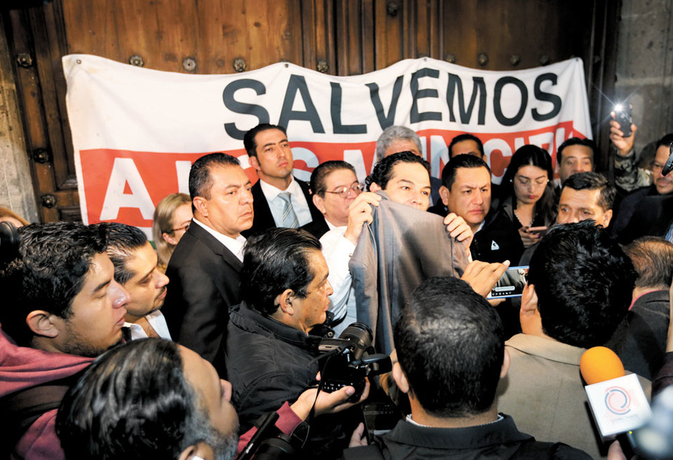 Los presidentes municipales anunciaron que presentarán una queja en la CNDH. (Jorge Carballo)