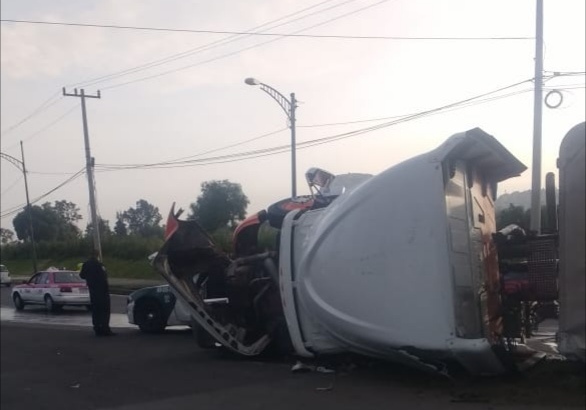 El tráiler se volcó en el cruce de Eje 5 Sur y Avenida 8. |  César  Velázquez