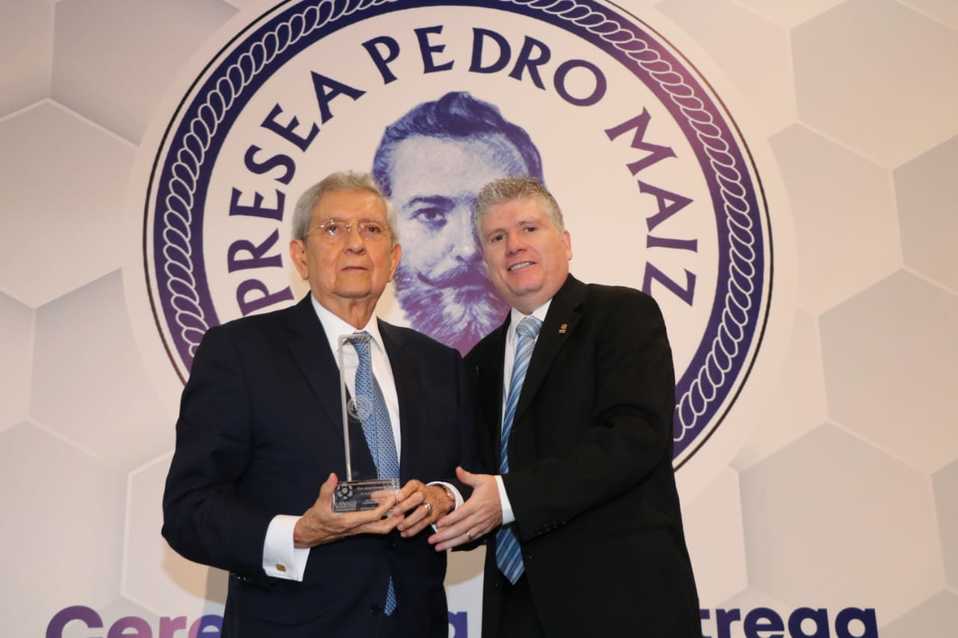 Canaco Monterrey otorga la Presea Pedro Maiz al empresario Jesús Coronado Hinojosa. (Foto:  Leonel Rocha)