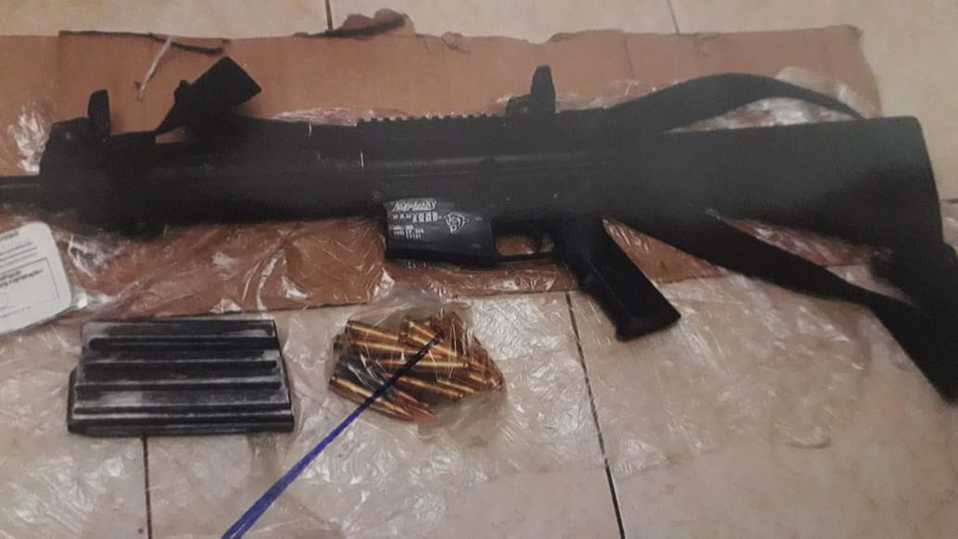 Se decomisaron armas de uso exclusivo de fuerzas armadas (CORTESÍA)
