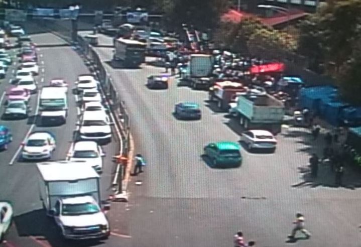 Manifestantes retiran bloqueo en Marina Nacional. | Twitter @OVIALCDMX
