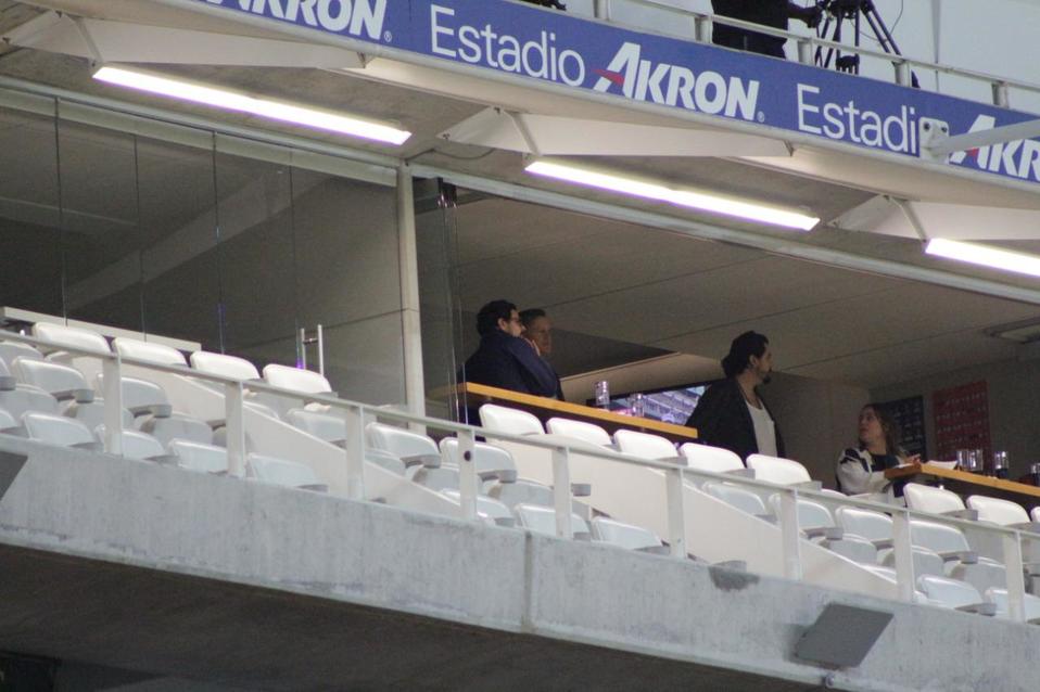 En uno de los palcos destacó la presencia de Ricardo Peláez. (Especial)