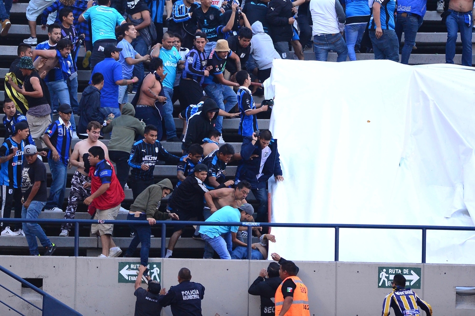 La porra de Querétaro en las gradas del Alfonso Lastras (Mexsport)
