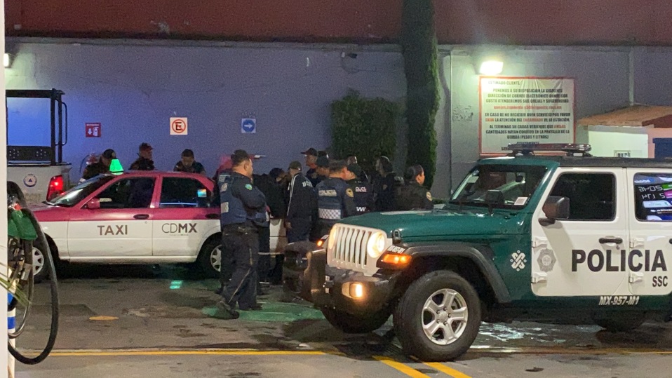 Asaltan a despachadores de gasolinera. (Foto: Rogelio López)