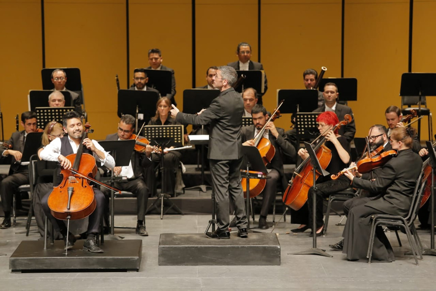 El concierto fue conducido por el director de orquesta y compositor José Luis Castillo. (Mauricio Román)