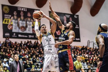 Fuerza Regia vence a Leñadores en primer juego de la serie (Fuerza Regia)