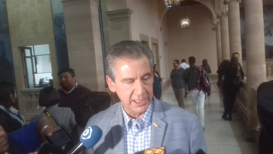 Héctor López Santillana.