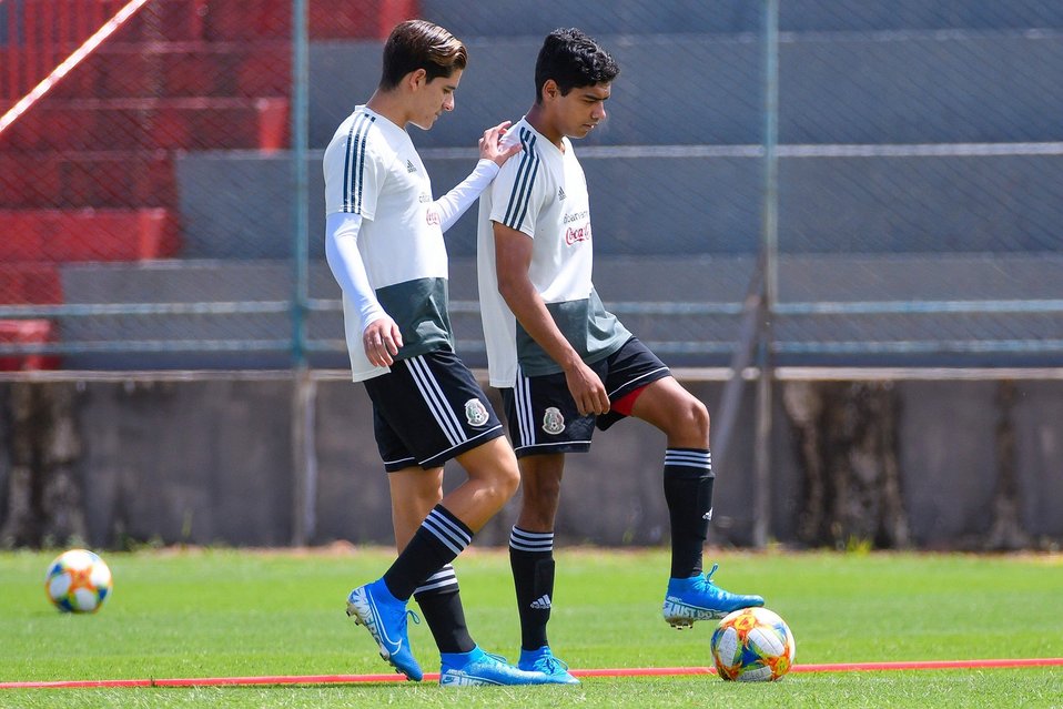 Jugadores del Tri Sub 17 durante un entrenamiento (Twitter @miseleccionmx)