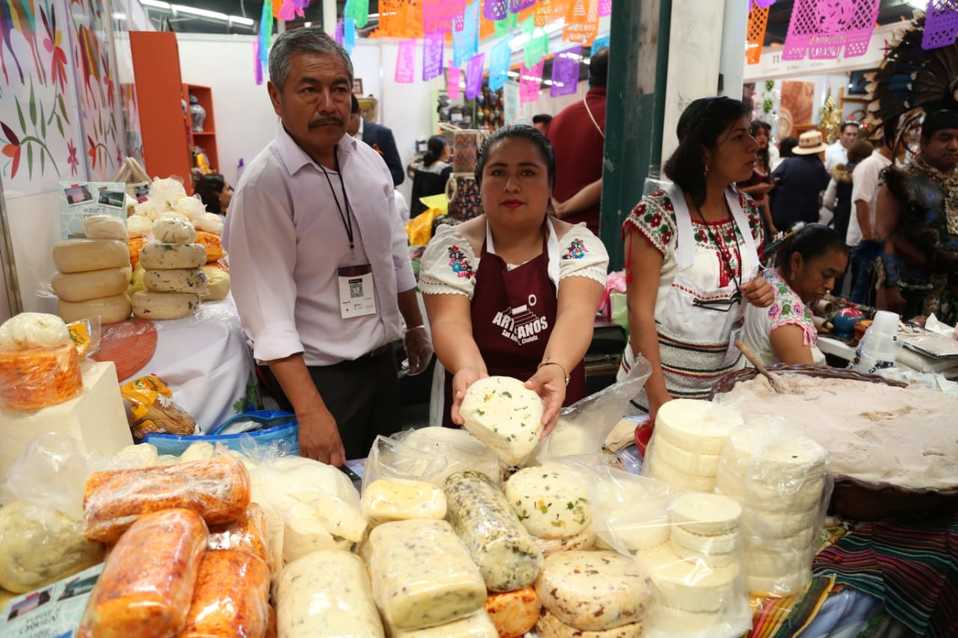 Recorrido de stands que conforman el Tianguis Turístico de Pueblos Mágicos. (Jorge Sánchez)