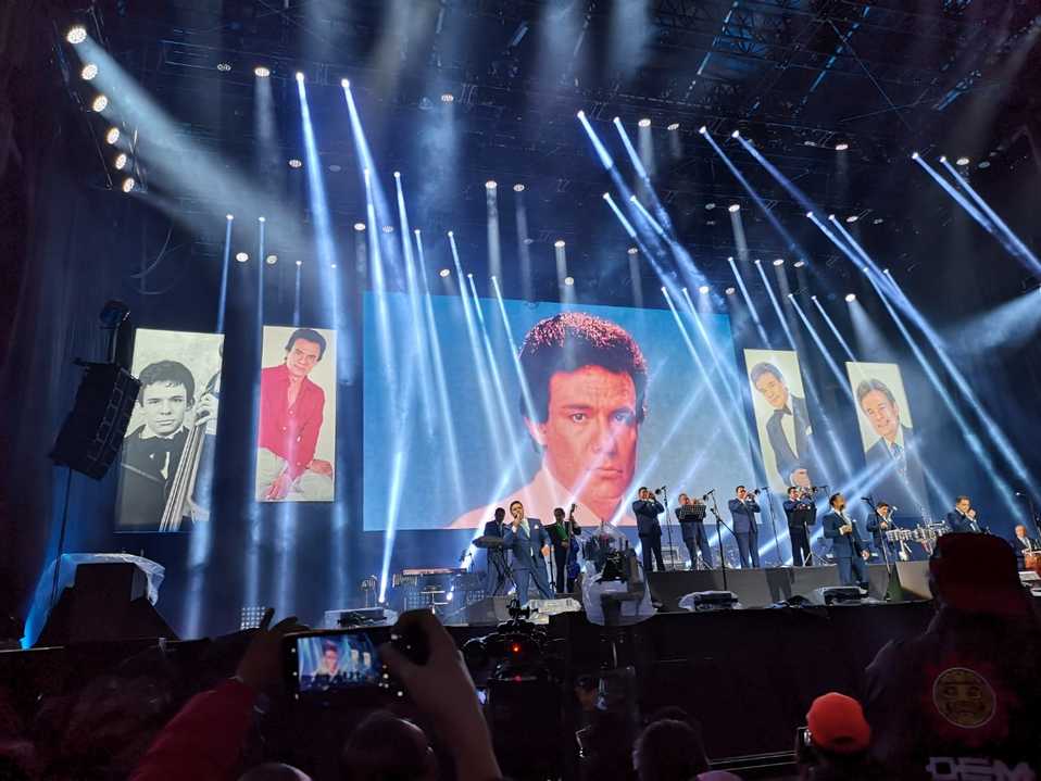 Rinden tributo a 'El Príncipe de la Canción en el Zócalo de la Ciudad de México (Viridiana Contreras).