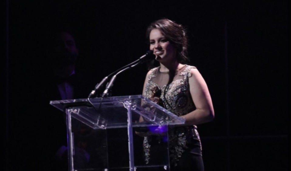 Sara Sosa reapareció públicamente para recibir un premio en honor a su padre José José (Instagram).