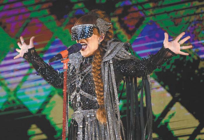 Hizo cantar a todos en la Arena Monterrey, que lució abarrotada. Jorge López