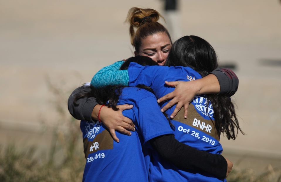 Defensores de derechos humanos han organizado encuentros similares en distintos puntos fronterizos. (AFP)