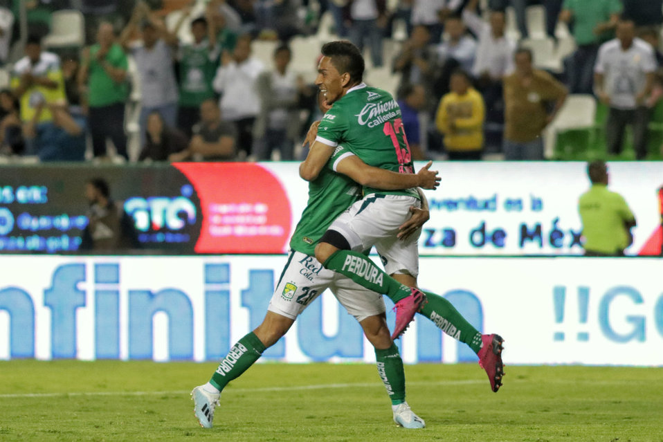 León da la vuelta y derrota al Atlético San Luis (Imago 7)