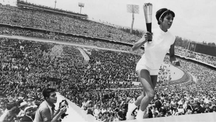 Enriqueta Basilio fue la primera mujer en encender el pebetero olímpico (Especial).