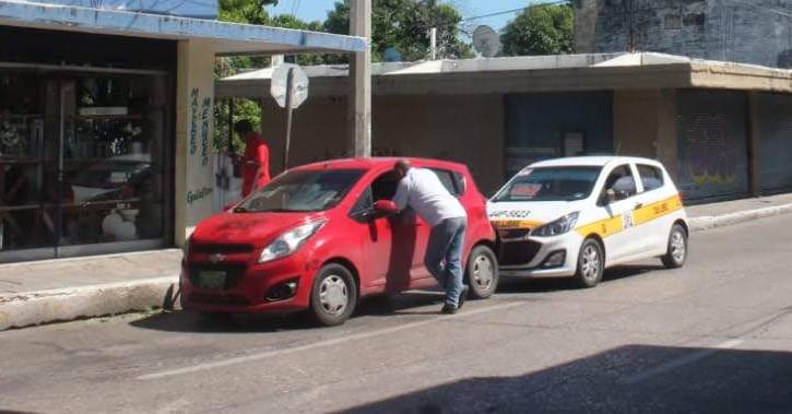 Vehículos involucrados en el percance.